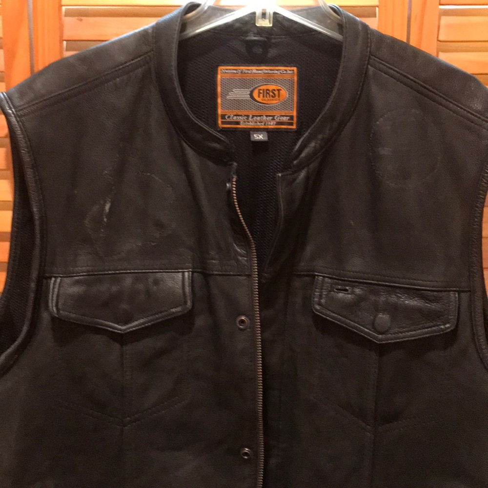⚜️Mens Black Leather Vest! - Picture 4 of 6